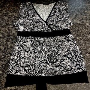 Large black and white tie back top